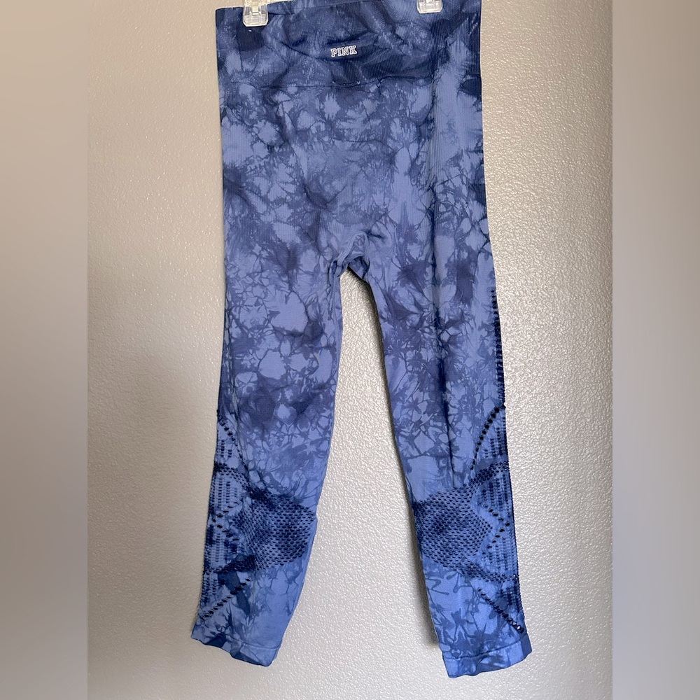 Victoria’s Secret PINK Cool and Comfy Blue Tie-dye Ankle Leggings size L